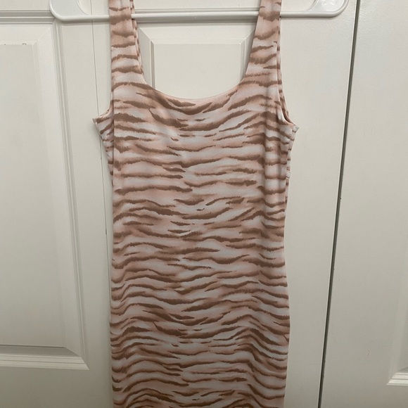 Tight dress from forever 21, super cute - Picture 3 of 3